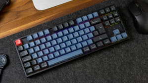 TAT Keychron K8 Pro - Gaming-Tastatur schwarz/blau, DE-Layout, Gateron G Pro Brown, Hot-Swap, PBT