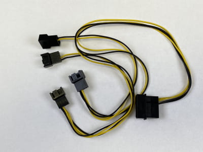 LK Phobya Adapter 4Pin Molex (12V) auf 4x 4Pin PWM EOL